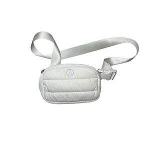 Lululemon Everywhere Belt Bag 1L Wunder Puff in white